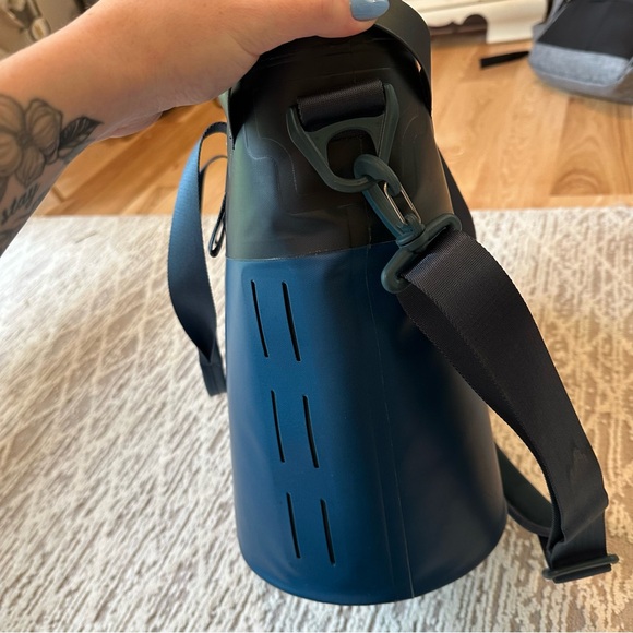 Hydroflask 18L Day Escape Soft Cooler Tote Bag blue - Picture 5 of 7